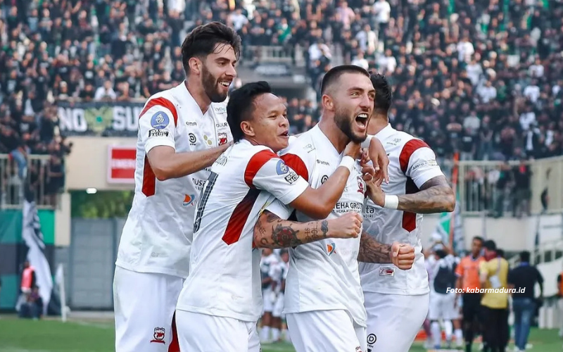 Laskar Sape Kerrap Madura United Menang 3-1 atas PSS Sleman, Dimitar Mitkov Cetak Dua Gol